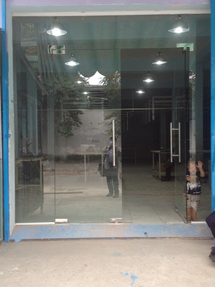 Cửa kính